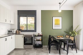 Mr. Agrippa - By TLV2GO