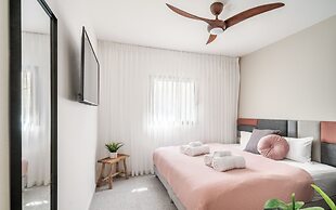 Mr. Agrippa - By TLV2GO