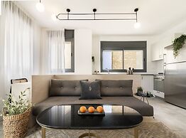 Mr. Agrippa - By TLV2GO