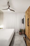 Mr. Agrippa - By TLV2GO