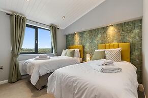 Ael-y-bryn - Luxury Lodge Hot Tub Three En-suite Bedrooms