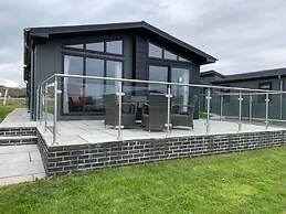 Ael-y-bryn - Luxury Lodge Hot Tub Three En-suite Bedrooms