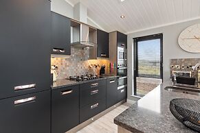 Ael-y-bryn - Luxury Lodge Hot Tub Three En-suite Bedrooms