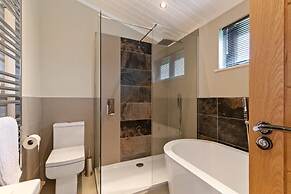 Ael-y-bryn - Luxury Lodge Hot Tub Three En-suite Bedrooms