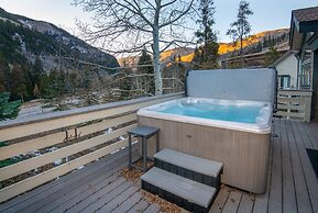 4515 Bighorn Rd. 4 Bedroom Home by RedAwning