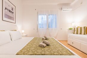 Apartment at Megaro Mousikis metro station 1bed 2 pers