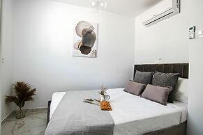 Phaedrus Living: Seaside Luxury Flat Athina 21