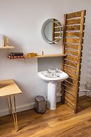 Cades Accommodation