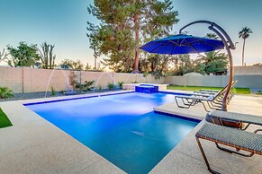 Luxury Scottsdale home w/ Heated Pool, Spa, Putting Green, fire pit, &