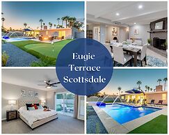 Luxury Scottsdale home w/ Heated Pool, Spa, Putting Green, fire pit, &