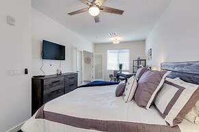 Resort Condo in Desirable Chandler. Tons of Amenities. Walk to Everyth