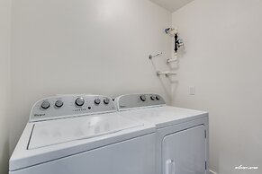 Resort Condo in Desirable Chandler. Tons of Amenities. Walk to Everyth