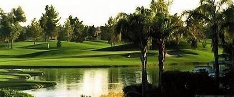 Resort Condo in Desirable Chandler. Tons of Amenities. Walk to Everyth