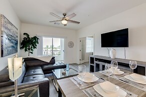 Resort Condo in Desirable Chandler. Tons of Amenities. Walk to Everyth