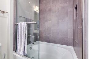 Resort Condo in Desirable Chandler. Tons of Amenities. Walk to Everyth