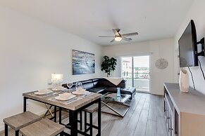 Resort Condo in Desirable Chandler. Tons of Amenities. Walk to Everyth