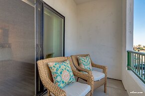 Resort Condo in Desirable Chandler. Tons of Amenities. Walk to Everyth