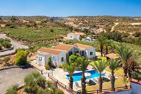 Villa Amorosa in Neo Chorio