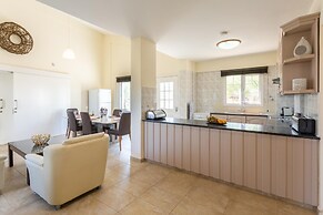 Villa Amorosa in Neo Chorio