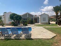 Villa Amorosa in Neo Chorio