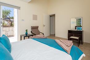 Villa Amorosa in Neo Chorio