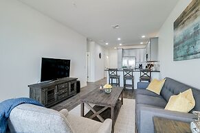 Views in Luxury Resort Condo in Chandler! Amenities Galore! Walk to Re