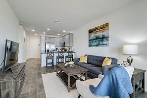 Views in Luxury Resort Condo in Chandler! Amenities Galore! Walk to Re