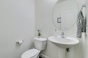 Views in Luxury Resort Condo in Chandler! Amenities Galore! Walk to Re
