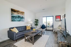 Views in Luxury Resort Condo in Chandler! Amenities Galore! Walk to Re