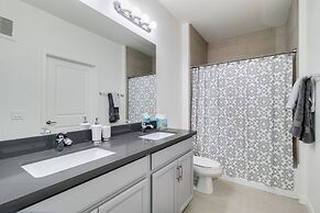Views in Luxury Resort Condo in Chandler! Amenities Galore! Walk to Re