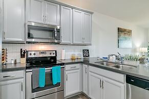 Views in Luxury Resort Condo in Chandler! Amenities Galore! Walk to Re