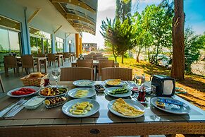 Prenses Sealine Beach Hotel