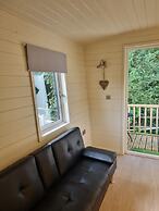 Glamping Hut - Riverview 4