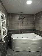 White Crown Apartman ve Yaşam Merkezi