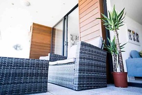 No2 Sandy Bay , Luxury Beachfront Apartment