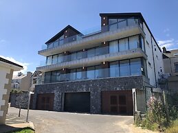 No2 Sandy Bay , Luxury Beachfront Apartment