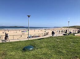 No2 Sandy Bay , Luxury Beachfront Apartment