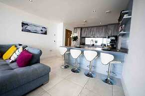 No2 Sandy Bay , Luxury Beachfront Apartment