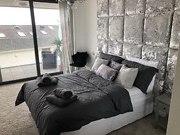 No2 Sandy Bay , Luxury Beachfront Apartment