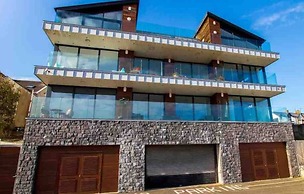 No2 Sandy Bay , Luxury Beachfront Apartment