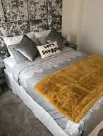 No2 Sandy Bay , Luxury Beachfront Apartment