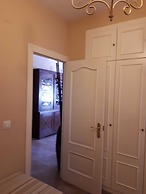 Quiet Single Room in Valencia, With Large Terrace for Pets