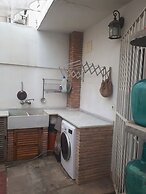Quiet Single Room in Valencia, With Large Terrace for Pets