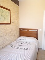 Quiet Single Room in Valencia, With Large Terrace for Pets