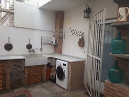 Quiet Single Room in Valencia, With Large Terrace for Pets