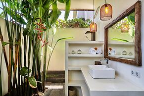 Tropical Designer Private Villa, 3br, Umalas