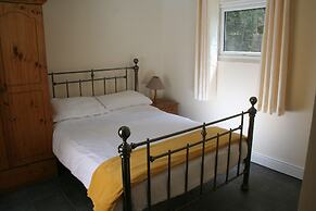 Snow White's House - Farm Park Stay with Hot Tub, BBQ & Fire Pit