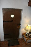 Snow White's House - Farm Park Stay with Hot Tub, BBQ & Fire Pit