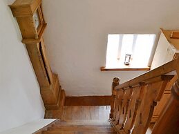 Snow White's House - Farm Park Stay with Hot Tub, BBQ & Fire Pit