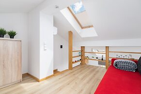 Modern Studios Stachowicza by Renters